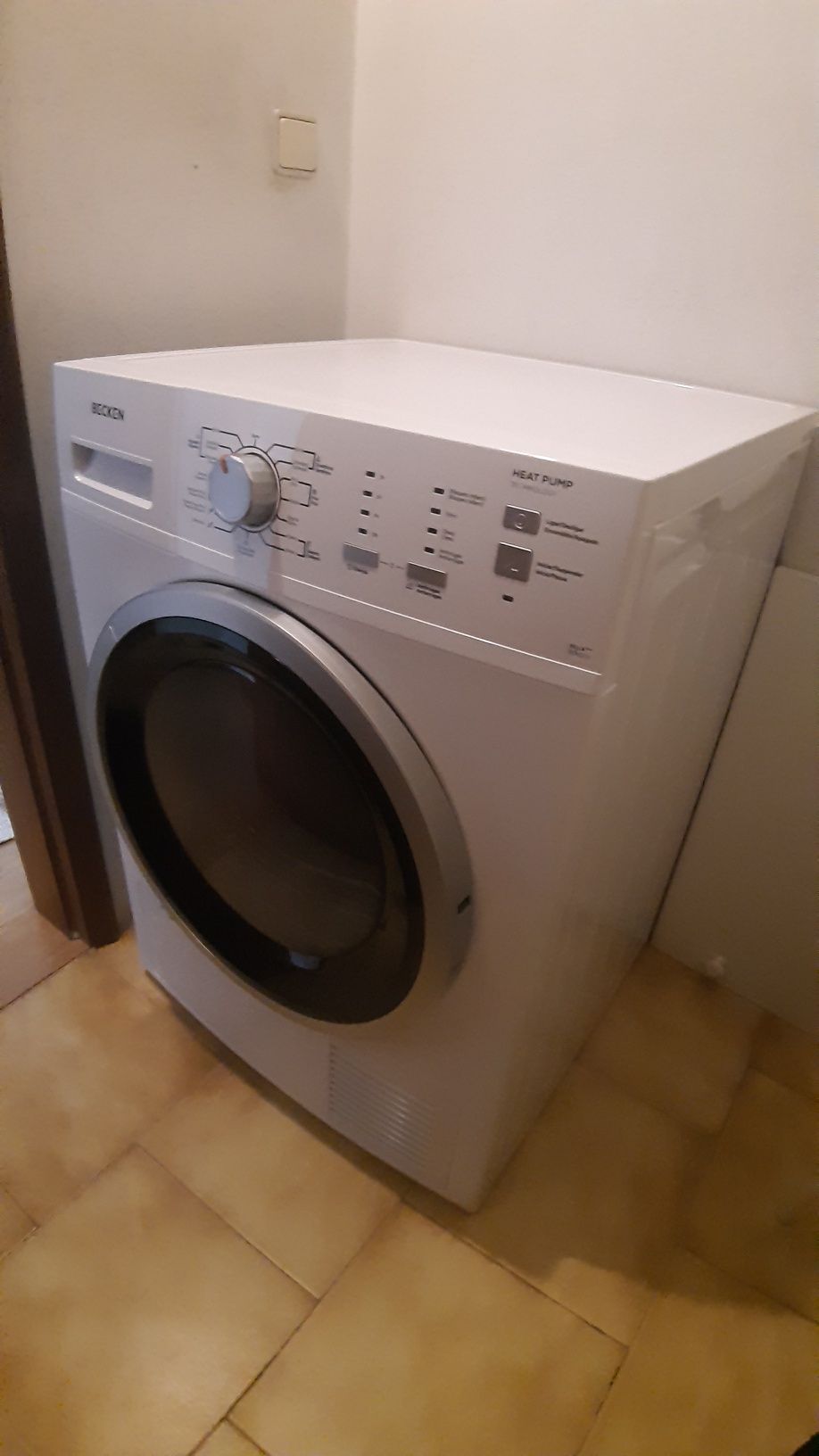 Máquina de secar a roupa BECKEN - 390€