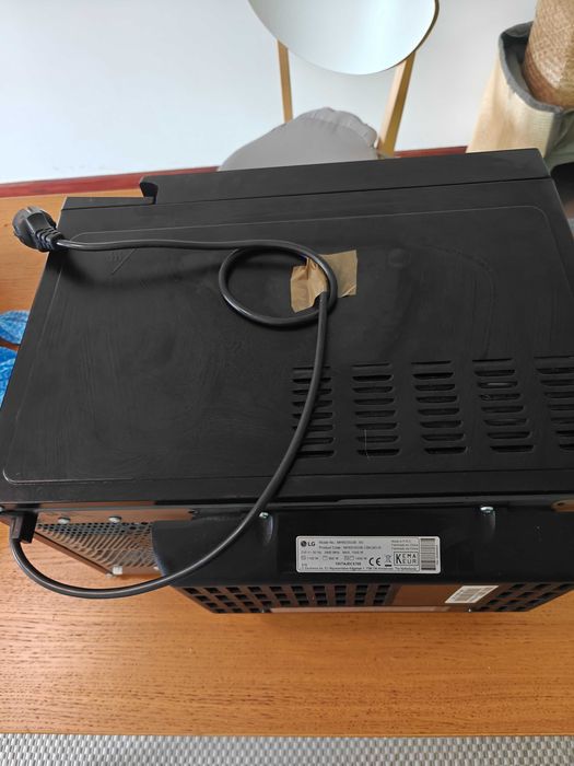LG MH6535GIB Micro-ondas com Grill 25L 1000W