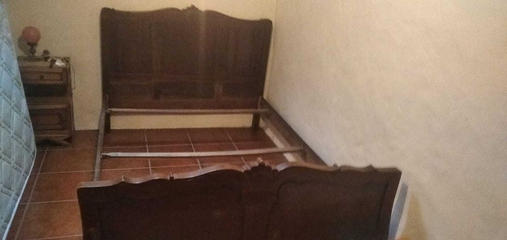 Cama madeira maciça bom estado 183x133