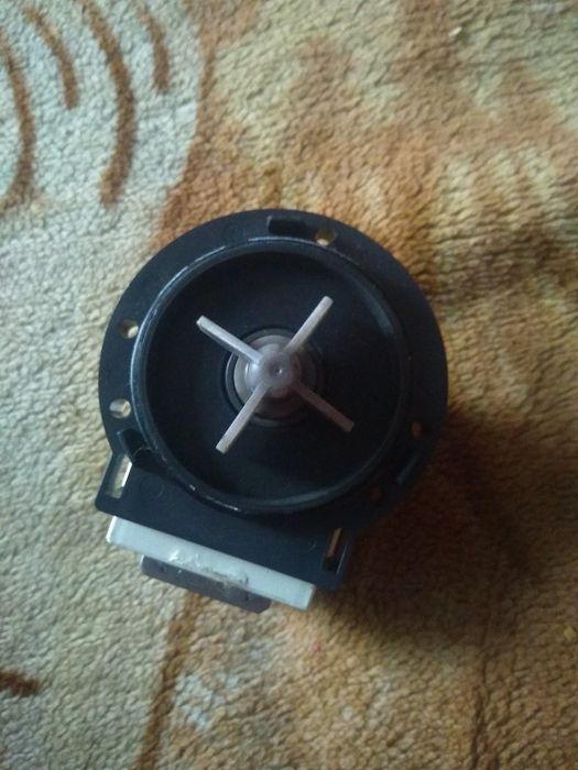 Насос до пралки злив