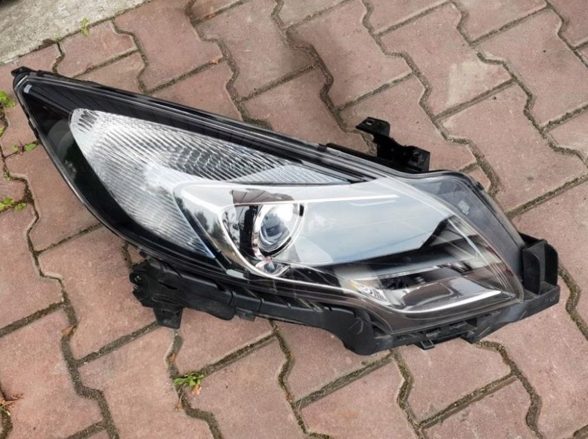 Reflektor lampa przód prawa lewa soczewka /europa/ Opel Zafira C