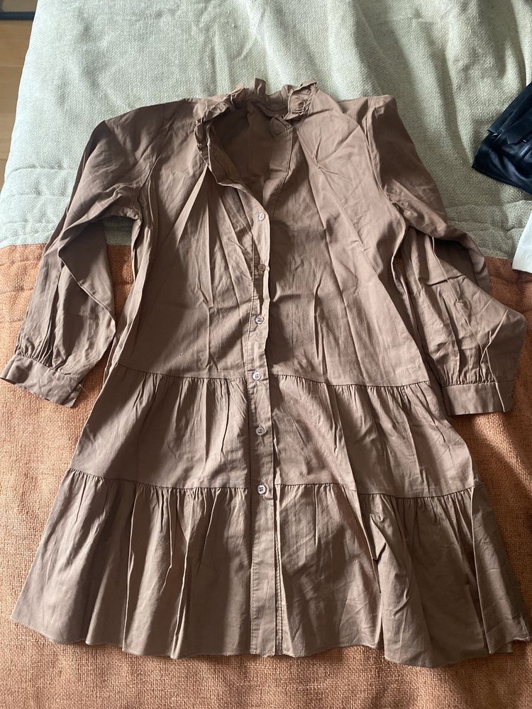 Varios vestidos pouco usados