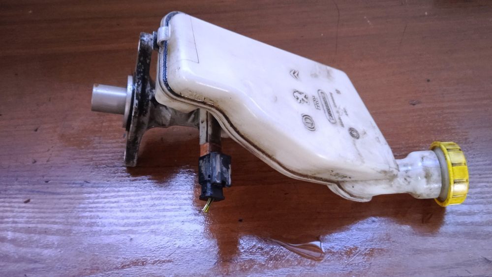 Pompka zbiorniczek serwa płynu hamulcowego Citroen C3 Picasso
