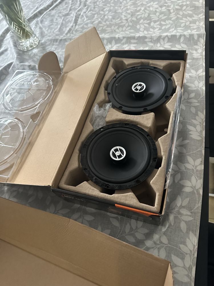 Amplificador hertz e colunas focal