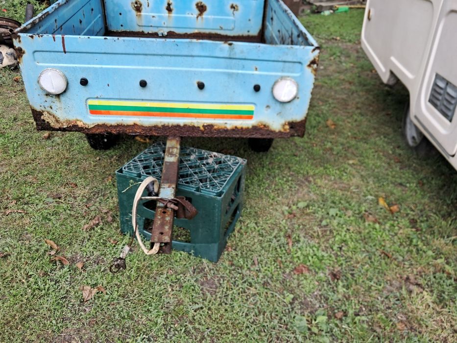 Przyczepka samochodowa pozostałości