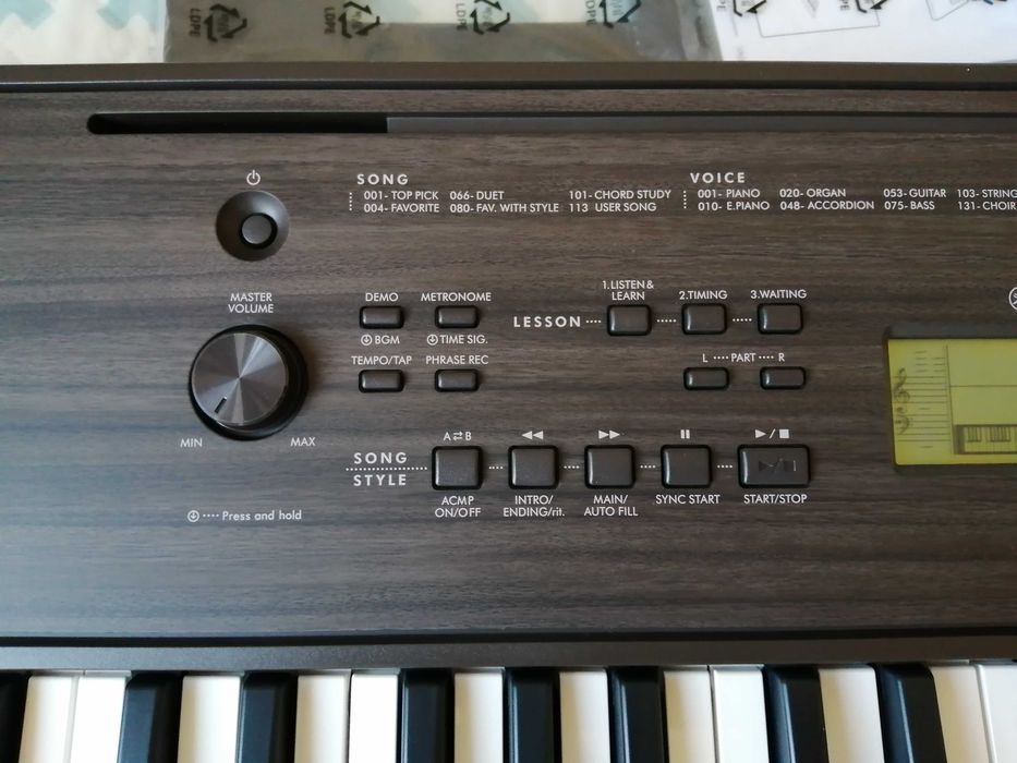 Yamaha PSR E360 Teclado Portátil Novo