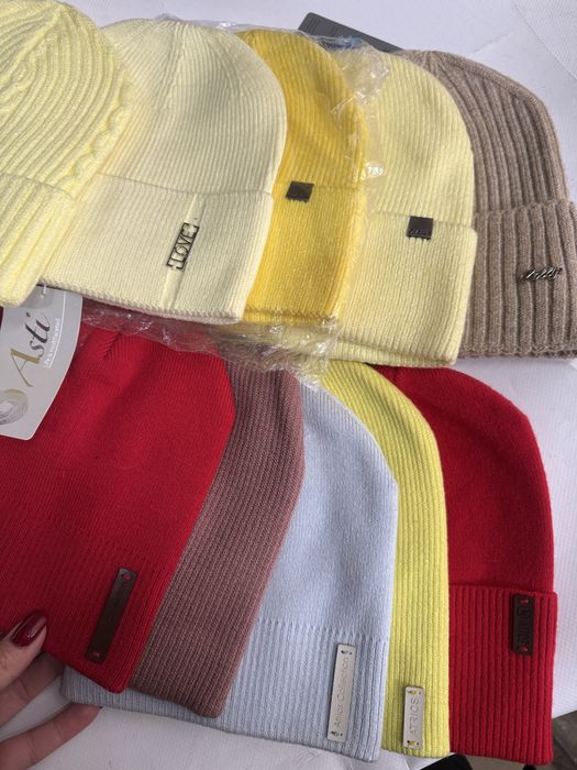 Весняно-осіння  жіноча шапочка