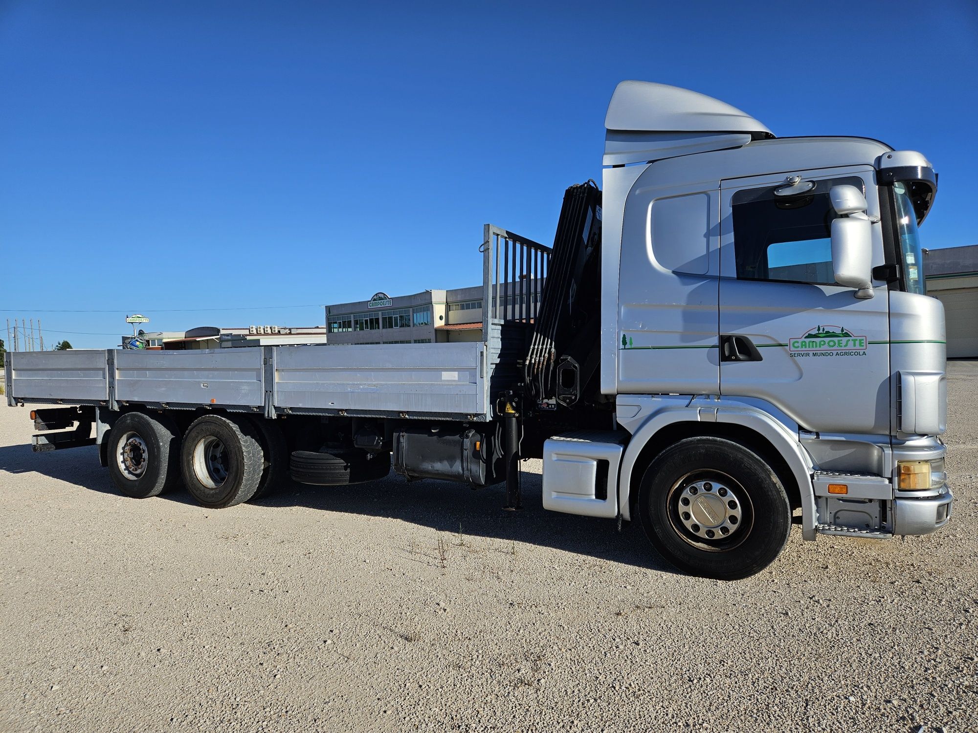 Scania com grua nacional caixa de carga com 7,30 mf