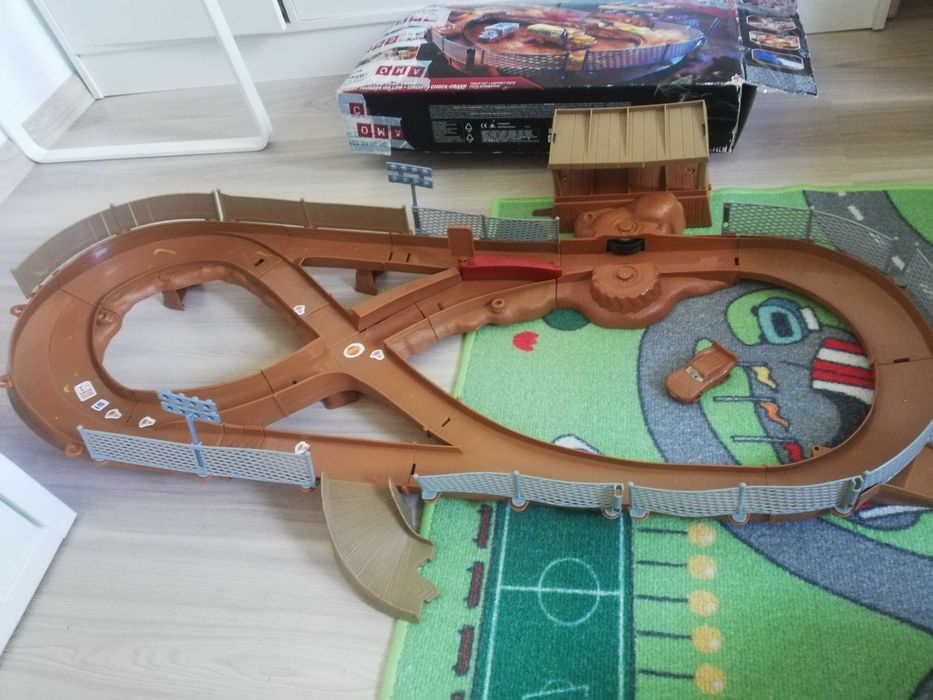 Tor wyścigowy Zygzak Mcqueen na baterie