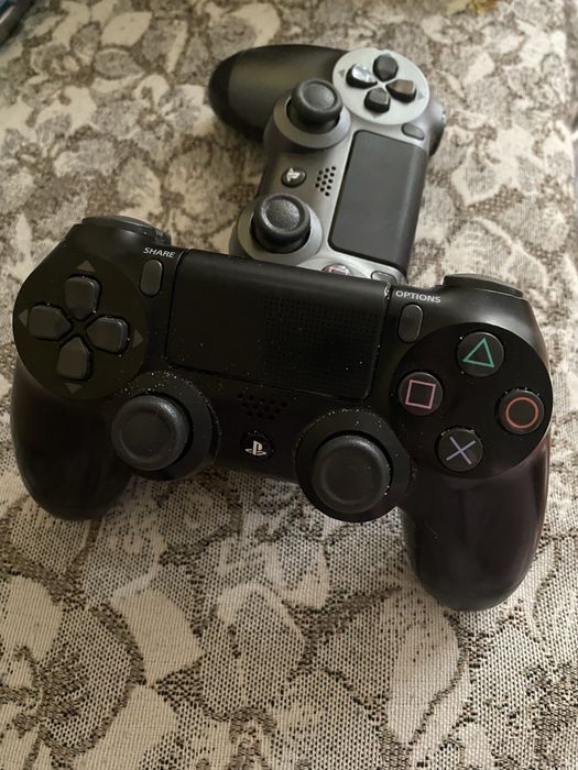Игровой джостик на ps-4.