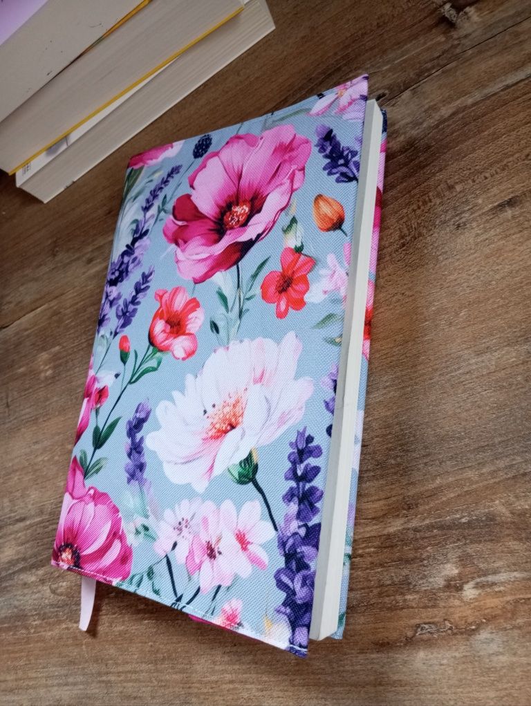 Otulacz na książki. Etui. Okładka.