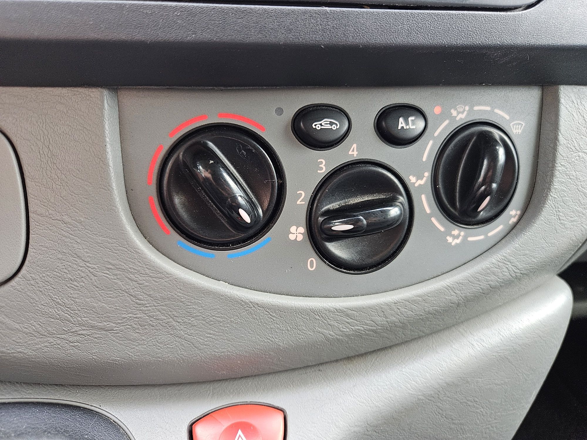 Opel Vivaro 2.5 max długi i wysoki L2H2