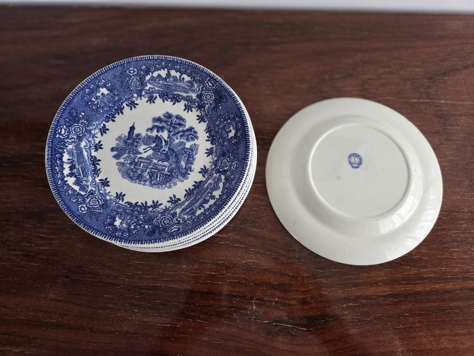 Pratos Sacavém, Estátua azul