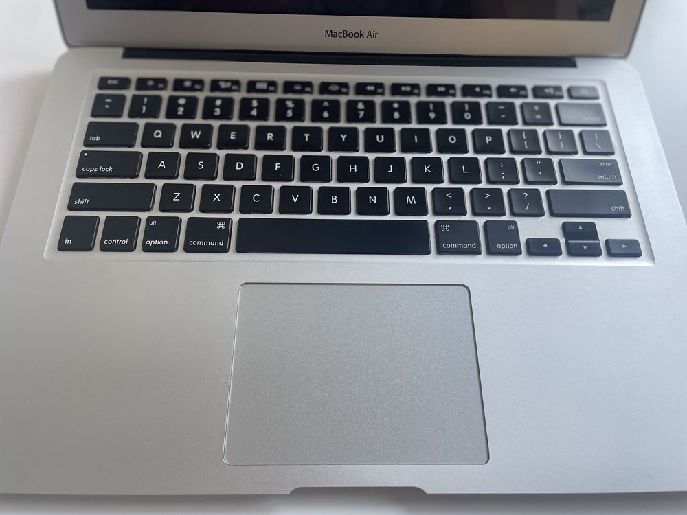 Macbook Air - muito bem cuidado *Precisa de reparação*
