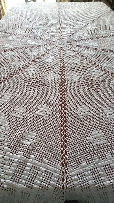 Toalha de mesa em crochet branco