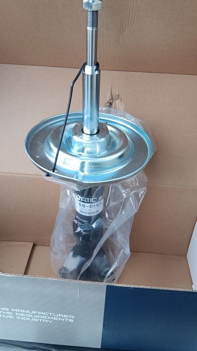 Продам передні стійкі на мерседес w 203