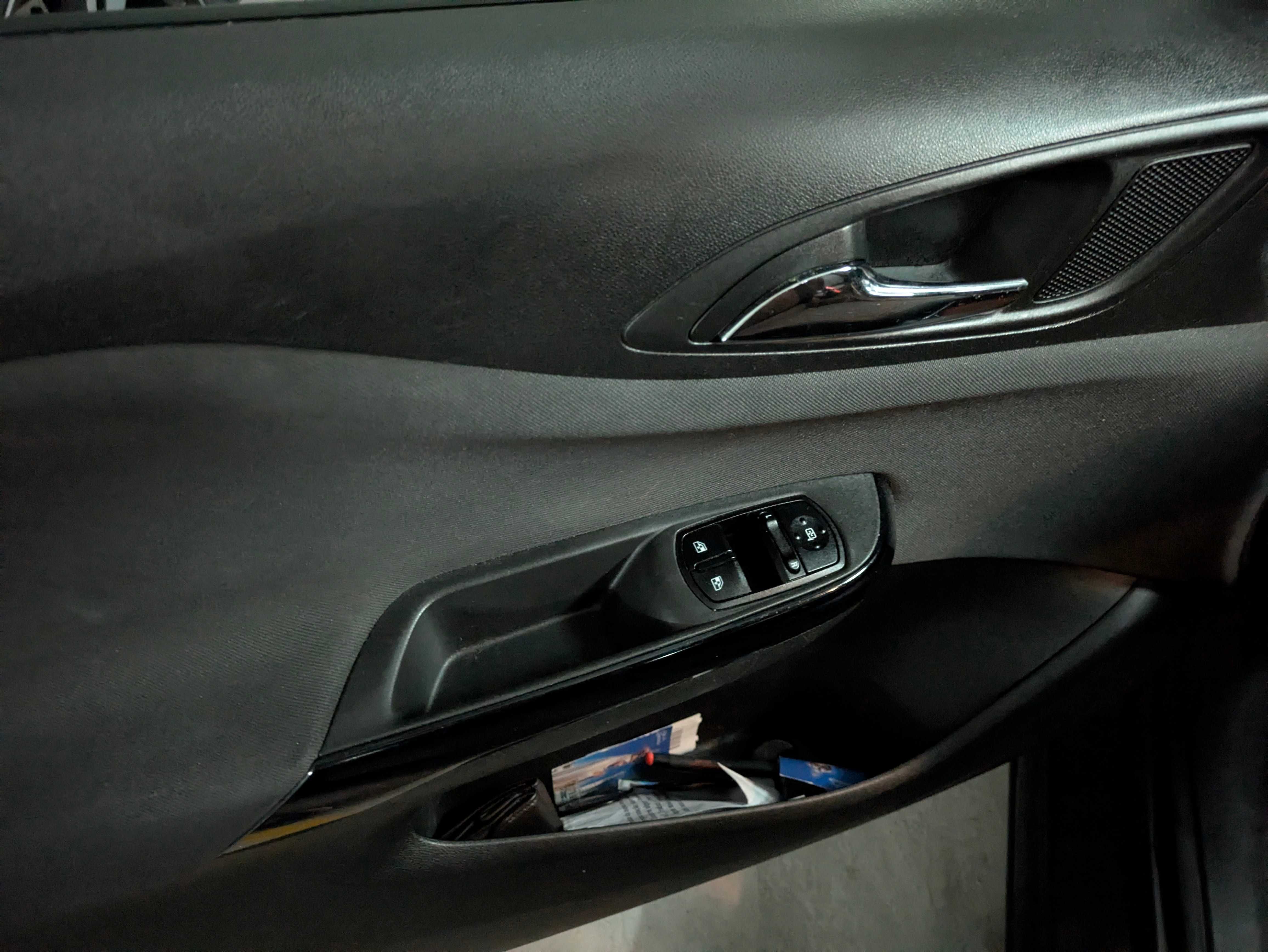 Opel Corsa 2015 em muito bom estado