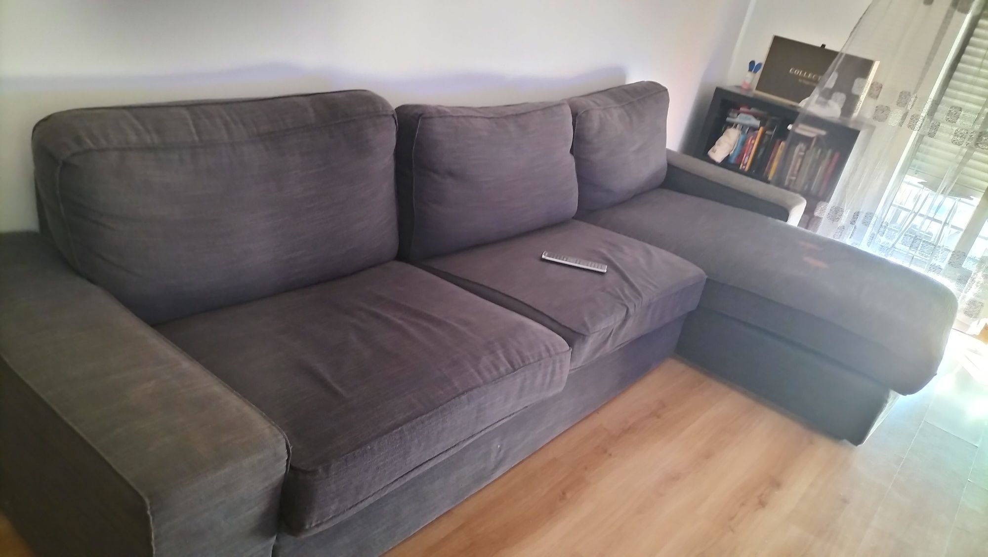 Sofá com chaise long