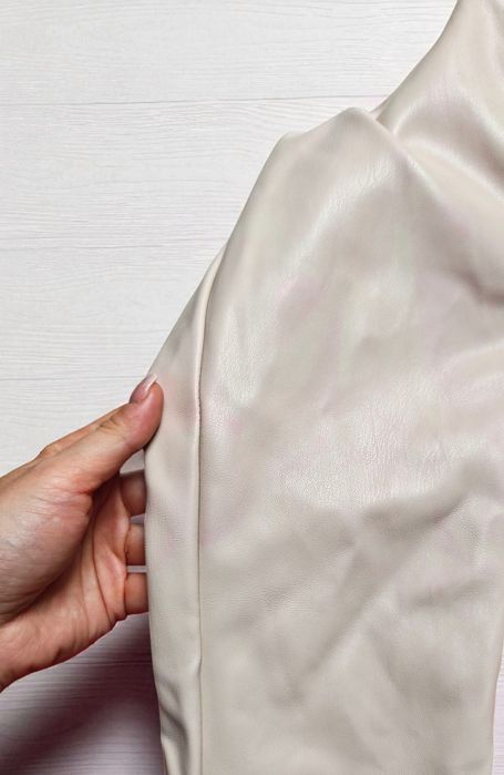 Kultowa kurtka bejsbolówka varsity Blow z naszywkami