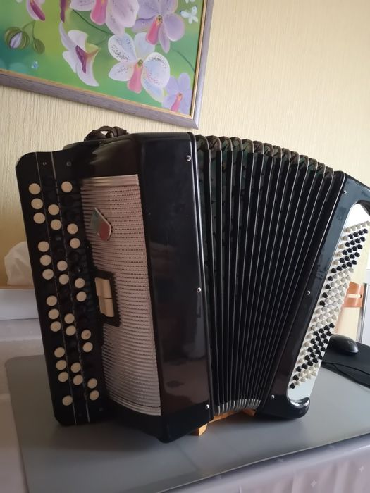 Баян Москва з регістрами. Хороший стан.