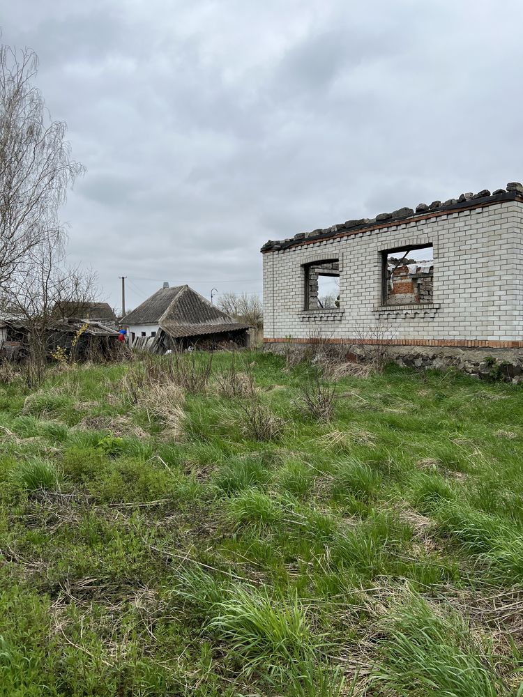 Продається домогосподарство в с. Сальник Хмільникського р-ну 0,31 га.