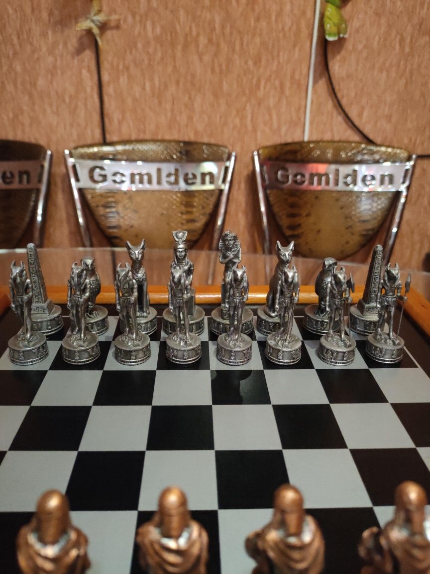 Набор шахматы Египтяне Римляне оловянные коллекционные Италия