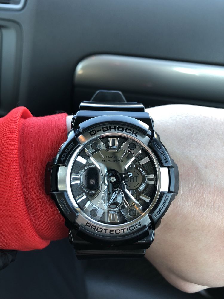 Продам часы Casio GA-200BW-1AER