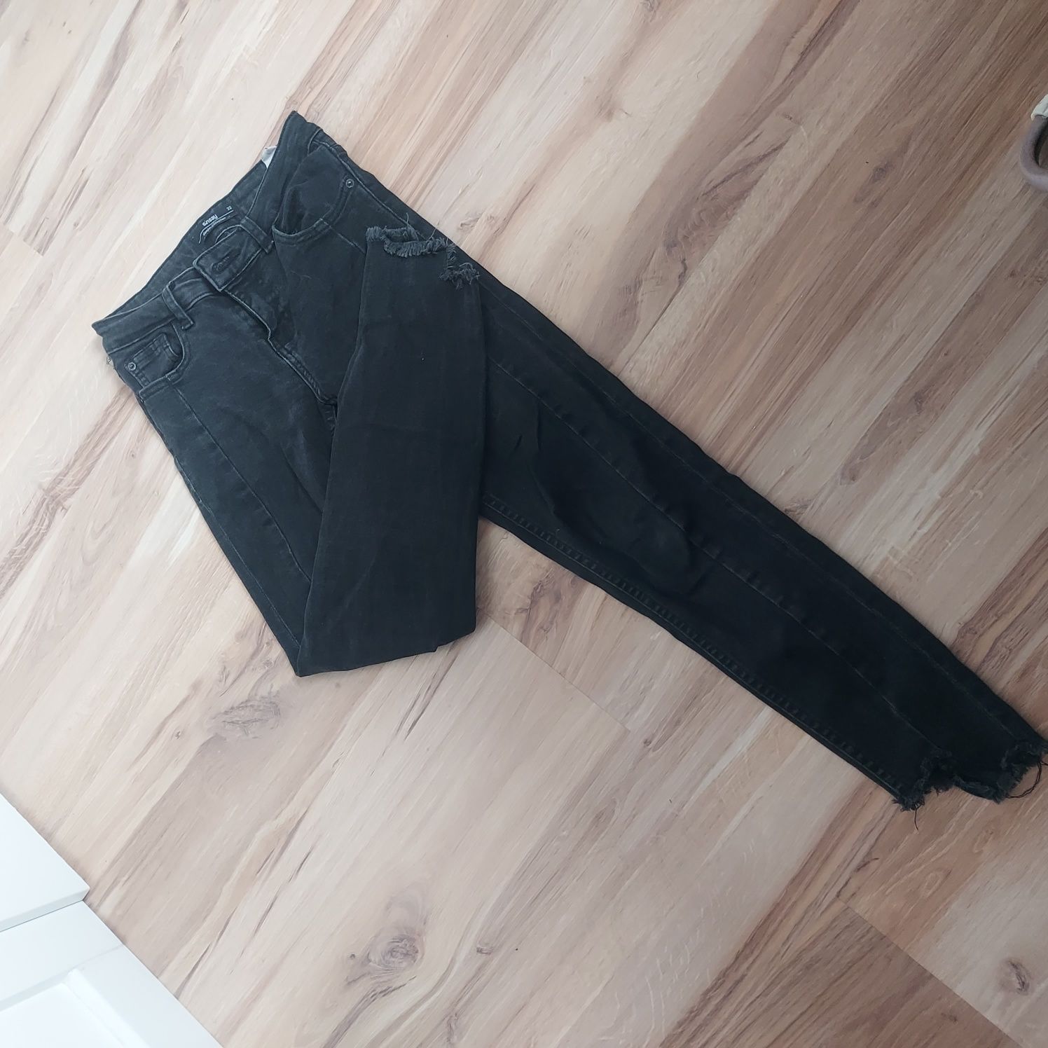 Sinsay xxs 32 czarne spodnie jeansy rurki damskie