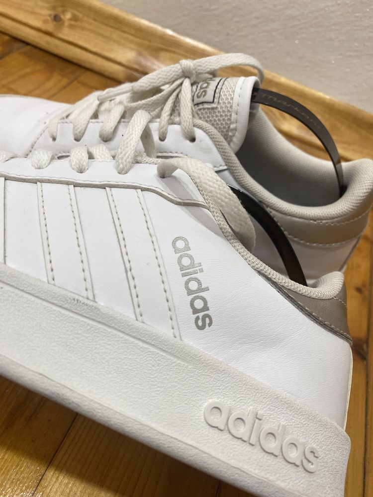 Кросовки Adidas оригінальні