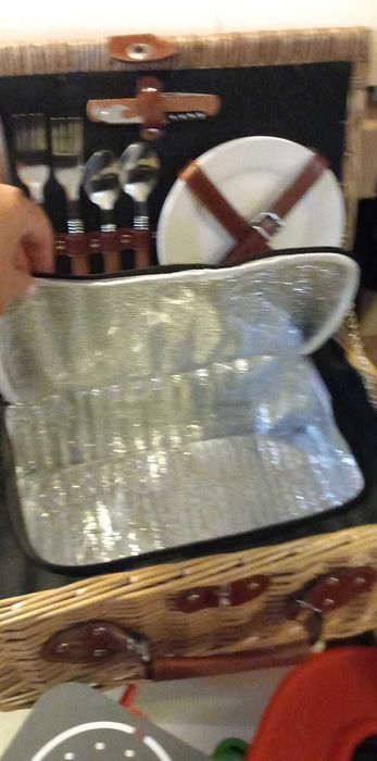 Śliczny kosz piknikowy