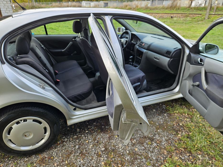 Skoda Octavia 1999 рік 1,6 бензин для військових