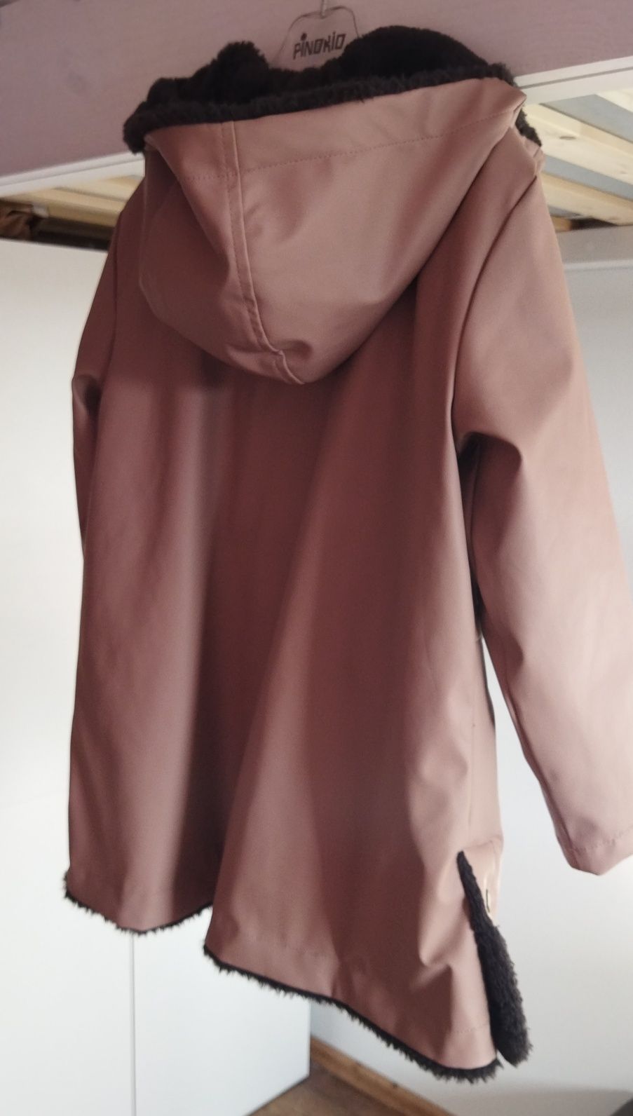 Zara kurtka gumowana z futerkiem 128 przeciwdeszczowa różowa