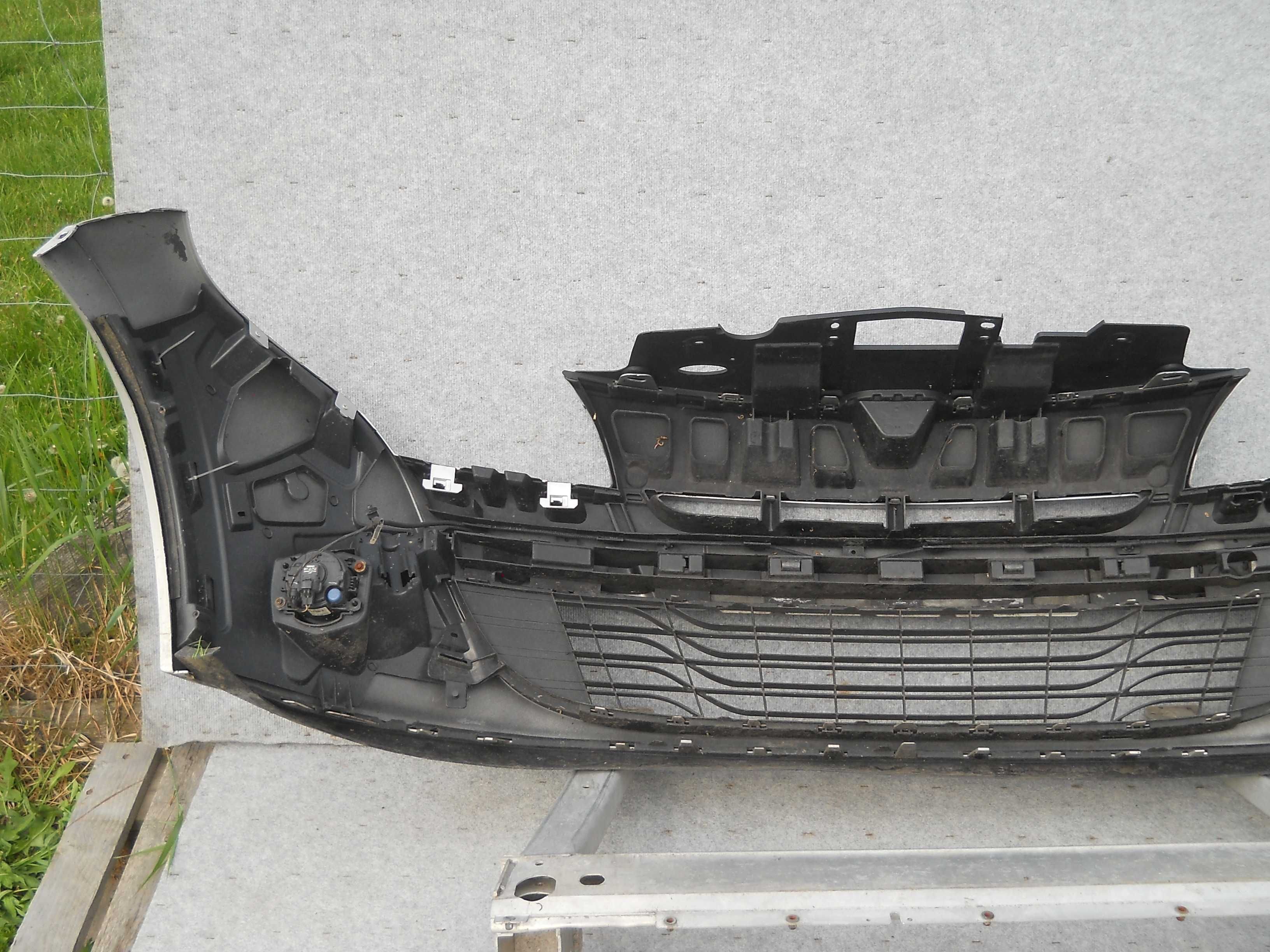 RENAULT MEGANE III zderzak przedni przód