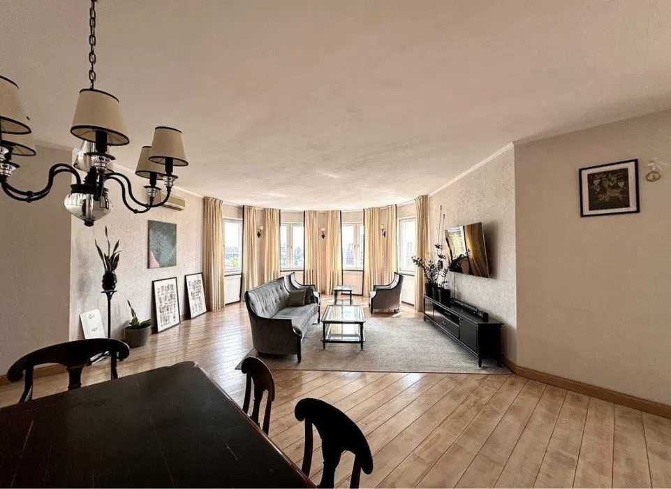 Продаж  4х.кв Туровська 31. Ціна 300 000 $