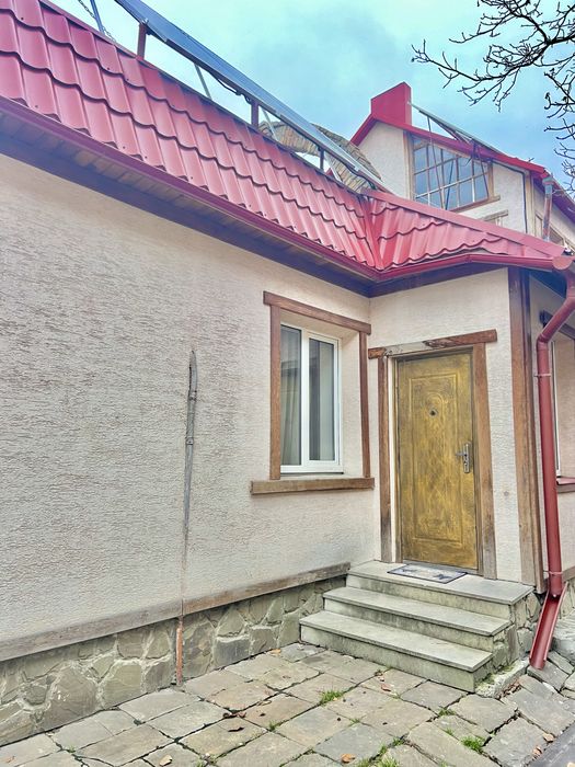 Здається частина будинку по Вул. Весела