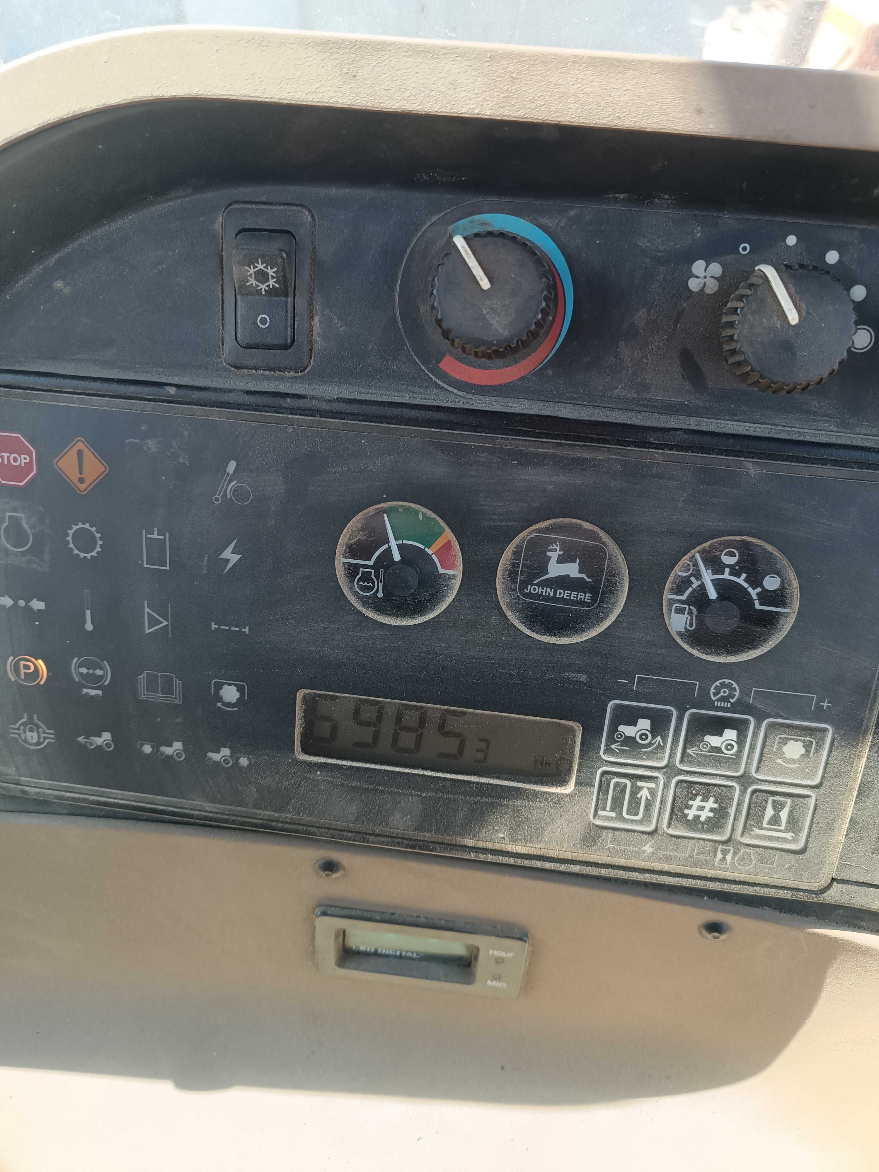 John Deere 8100.