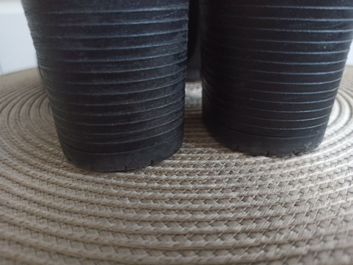 Buty czarne na koturnie, obcas 8,5 cm, roz 39