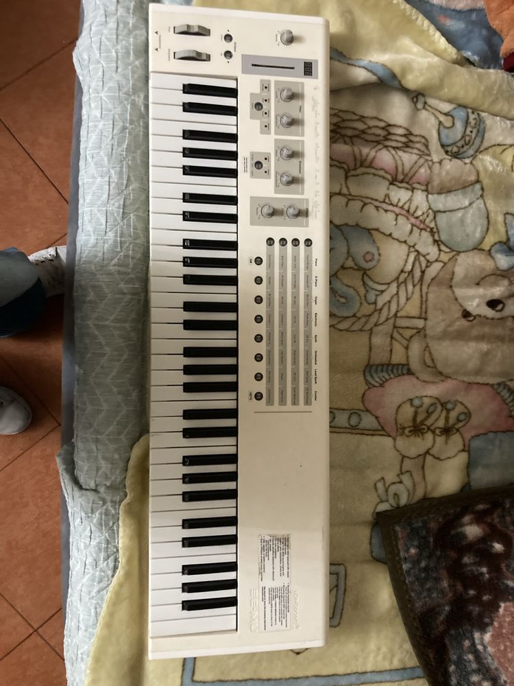 Teclado Longboard 61 E-MU