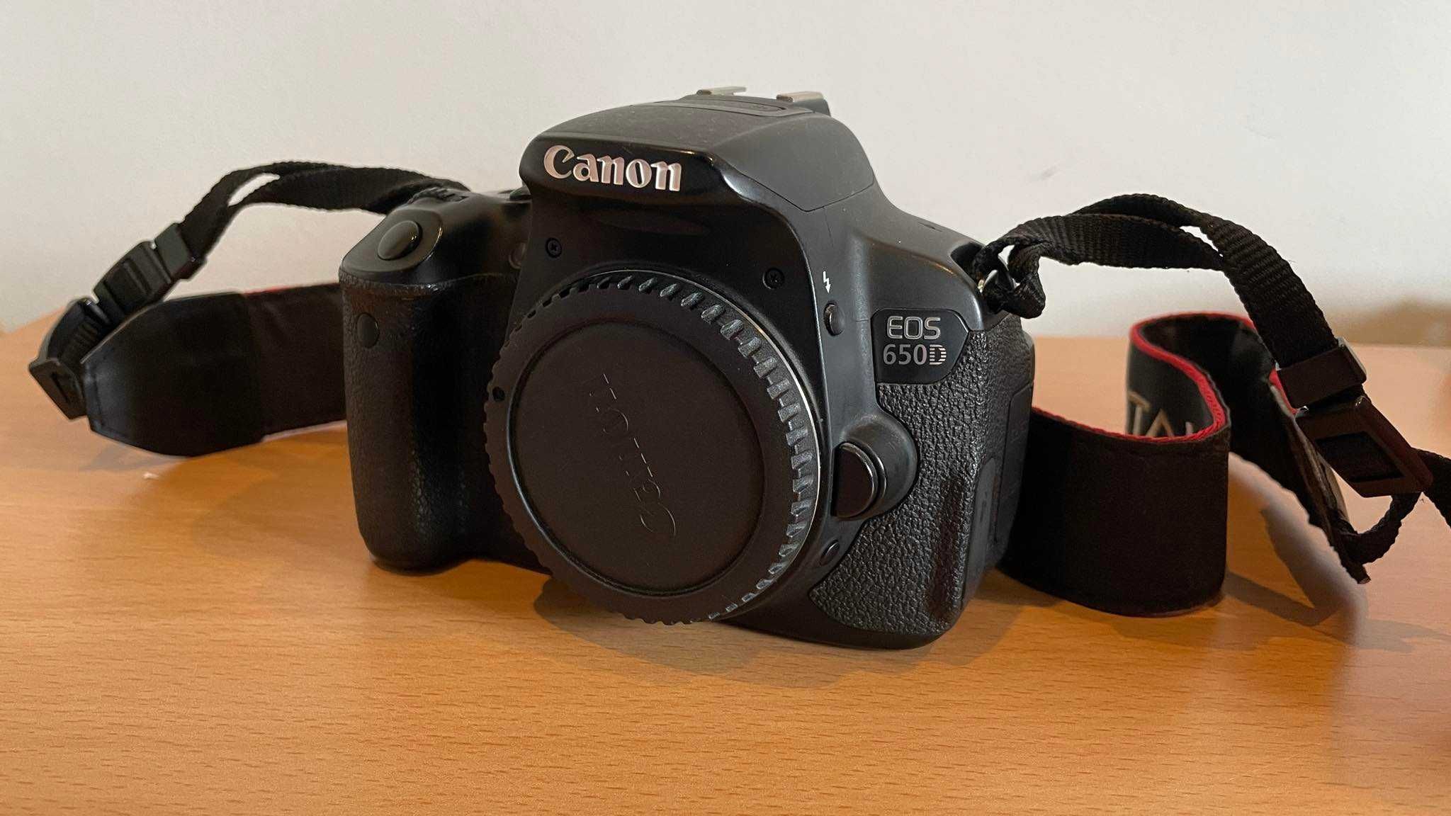 Máquina Fotográfica - DSLR - Canon 650D