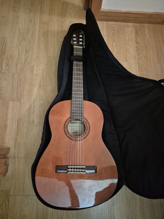 Guitarra classica e acessórios