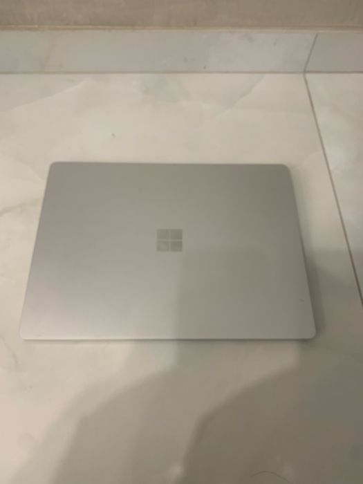 Ноутбук Microsoft model 1943