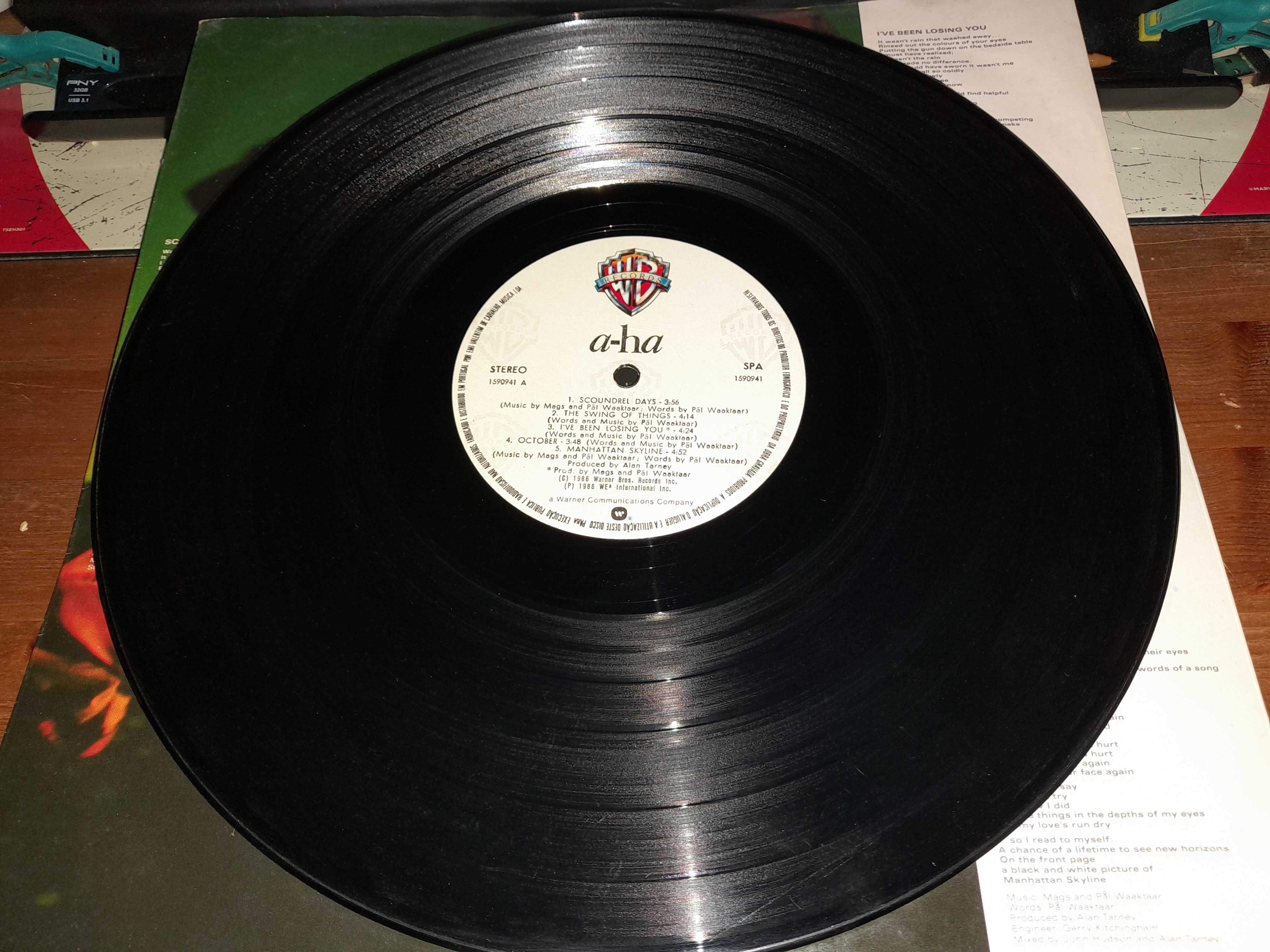 Disco Vinil dos A-HA de 1986 original em bom estado. Scoundrel days.