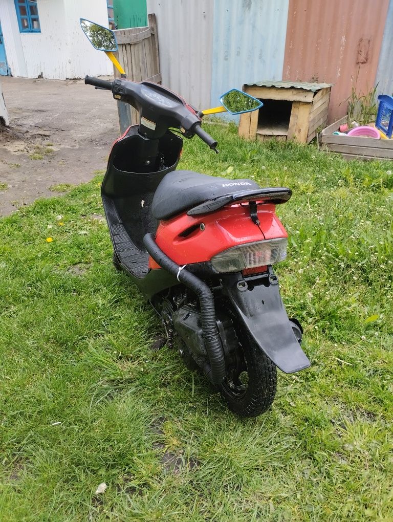 Продаєця скутер Хонда. Діо 28