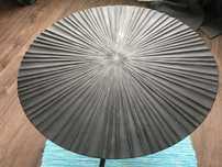 mesa de apoio com 3 pés