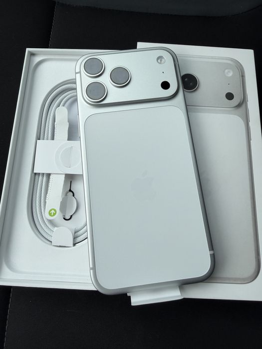 Iphone 17 Pro Max 256GB Prateado .