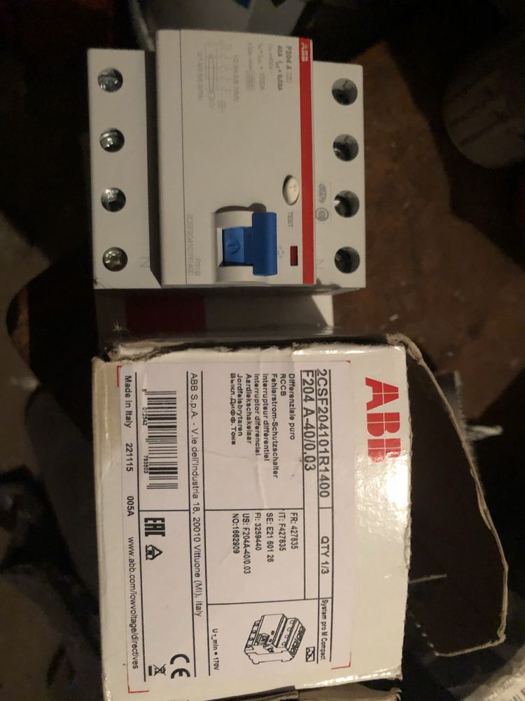ABB Nowy Wyłącznik różnicowo-prądowy - 3szt