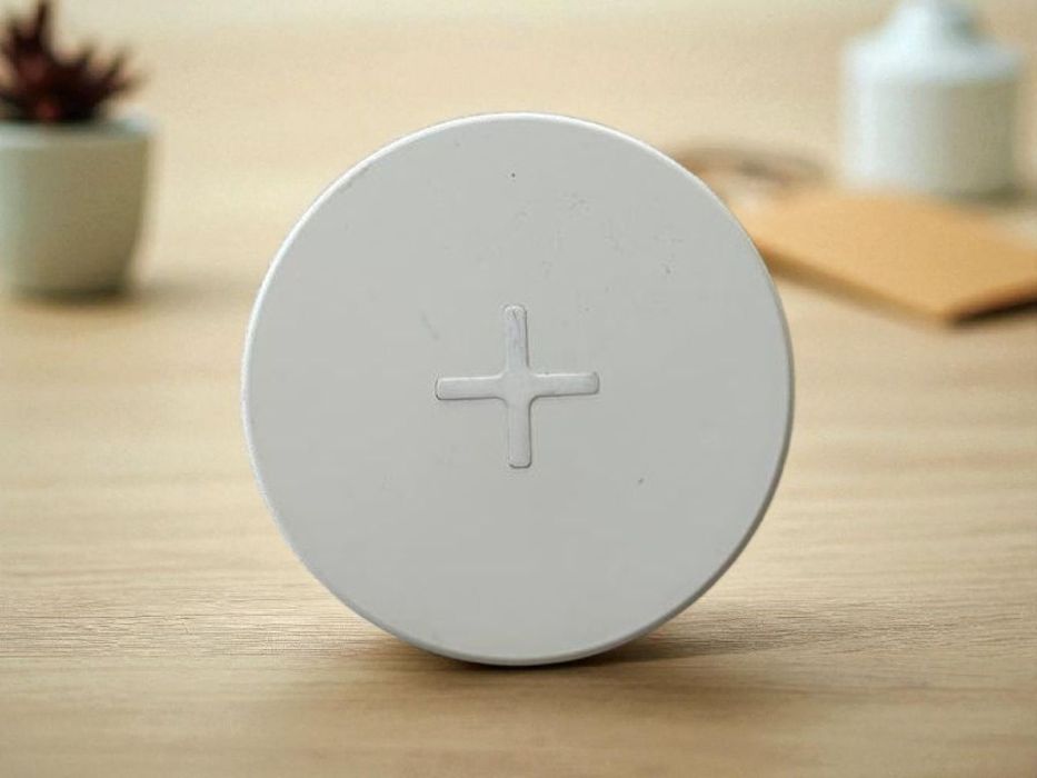 Індукційний зарядний пристрій, Бездротова зарядка IKEA LIVBOJ, біла