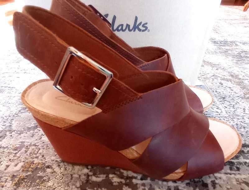 Nowe skórzane sandały na koturrnie Clarks r.38 -38,5