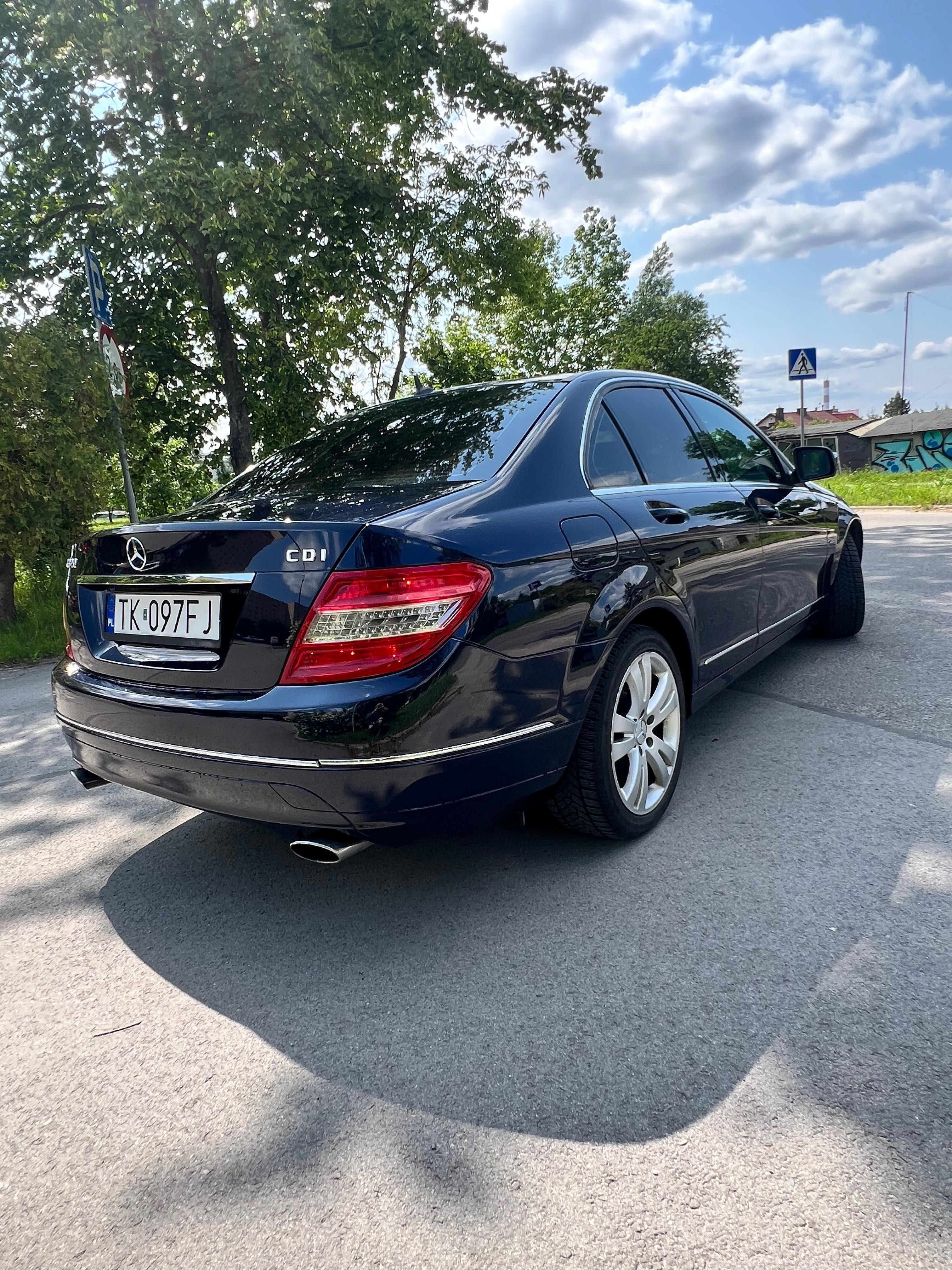 Mercedes C_Klasa_Avangarde_Automat_Bezwypadek_NiskiPrzebieg2Wlasciciel