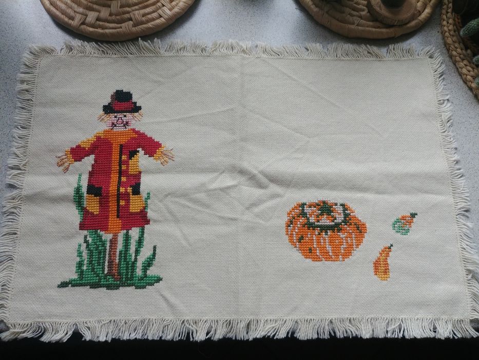 Ładna serwetka ręcznie haftowana